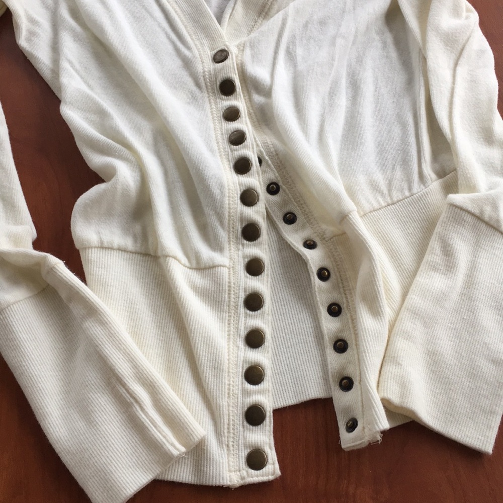 Women’s Cardigan - Picture 2 of 3